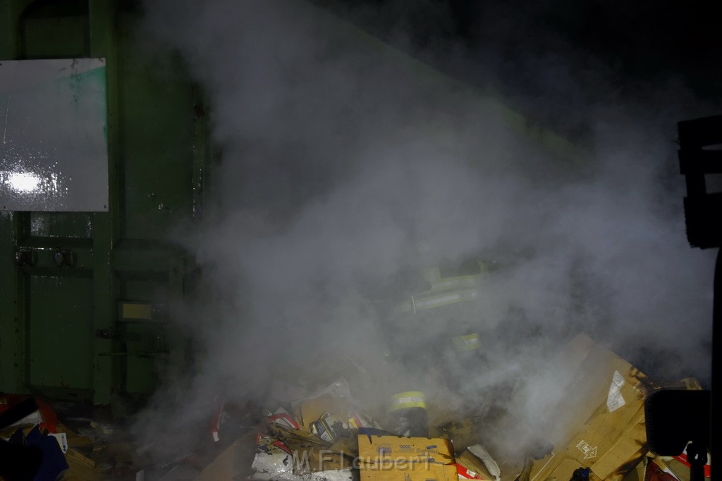 Feuer Papp Presscontainer Koeln Hoehenberg Bochumerstr P287.JPG - Miklos Laubert